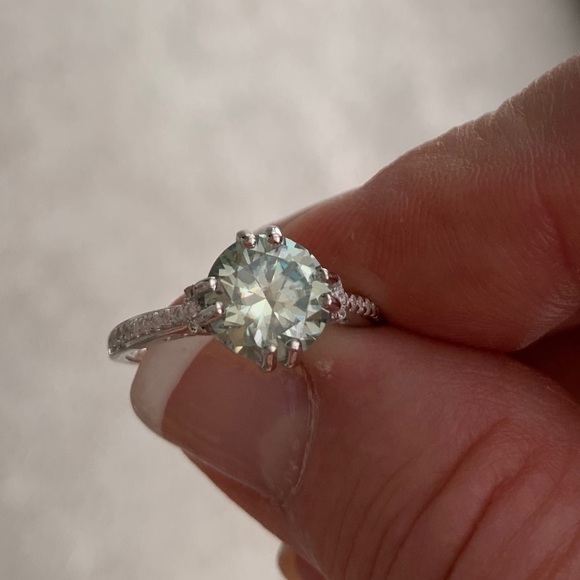 2.10 Carat VVS1 Sky Blue Moissanite Ring, Size 8 - Picture 4 of 8